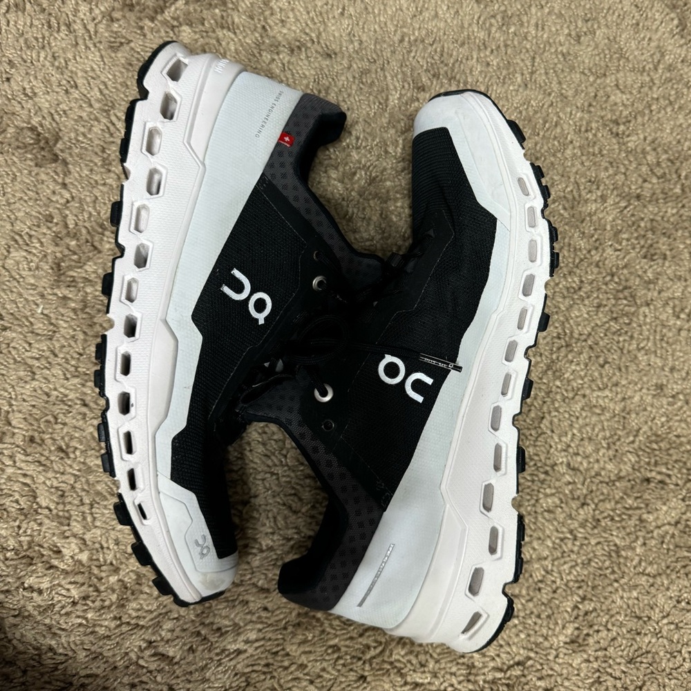 MENS ON CLOUD RUNNING SNEAKERS